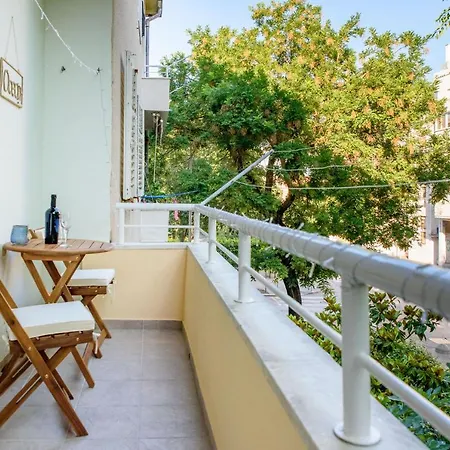 Central 2 Bedroom, Free Private Parking